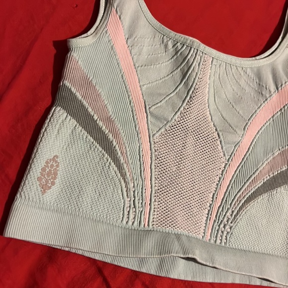 The Essence Crop - Picture 5 of 9